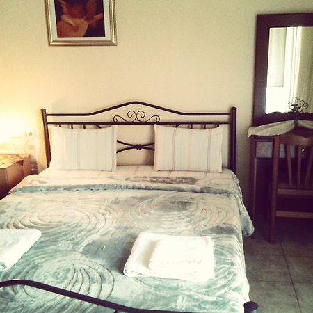 Guesthouse Adonis Loutraki  Ngoại thất bức ảnh