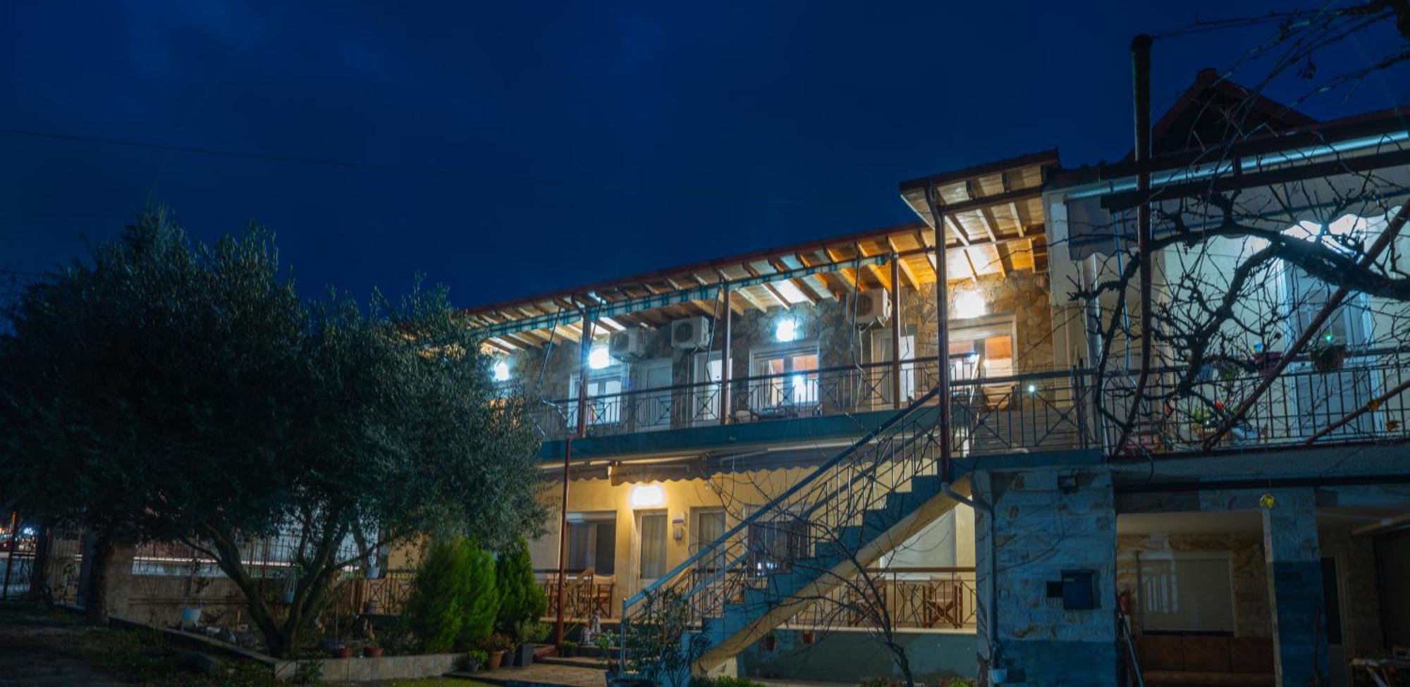 Guesthouse Adonis Loutraki  Ngoại thất bức ảnh