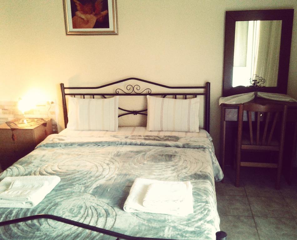 Guesthouse Adonis Loutraki  Ngoại thất bức ảnh