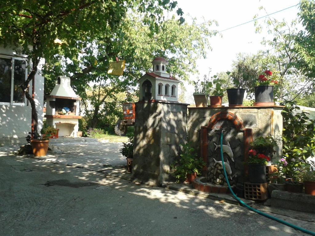 Guesthouse Adonis Loutraki  Ngoại thất bức ảnh