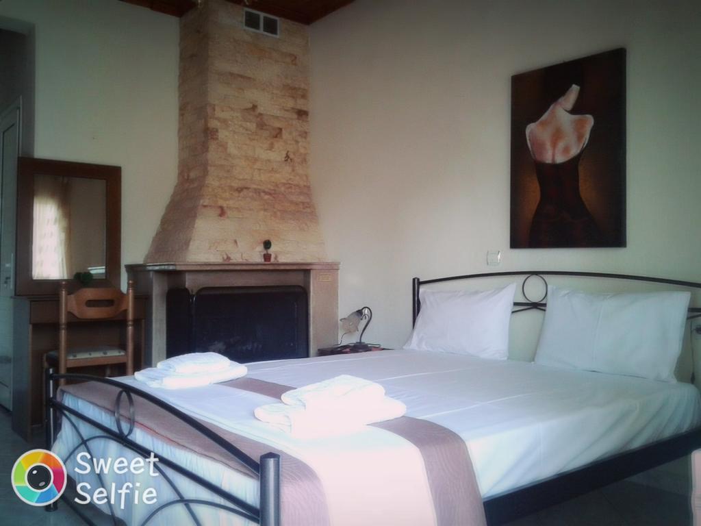 Guesthouse Adonis Loutraki  Ngoại thất bức ảnh