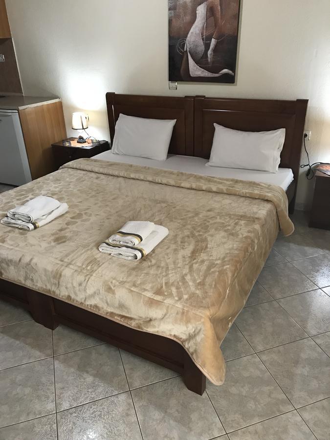 Guesthouse Adonis Loutraki  Ngoại thất bức ảnh
