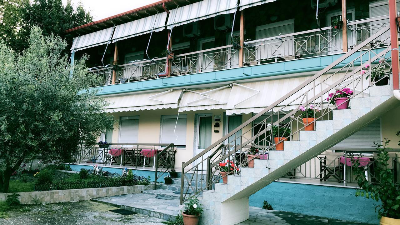 Guesthouse Adonis Loutraki  Ngoại thất bức ảnh